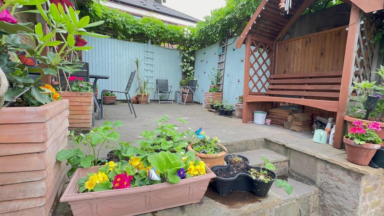 Amazing Location - Of London- 2 Bedroom Stunning Canal View House With Private Garden,parking & Balcony * Londres