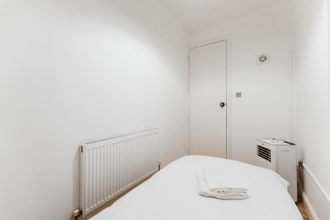 Great In Stepney Station - 12 Londen