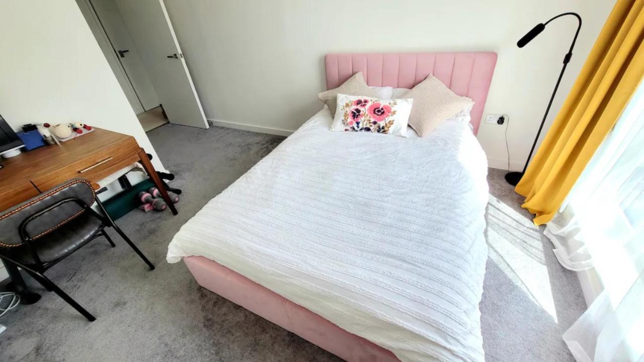 Sunny Luxury Skyline Flat Near Alexandra Palace, Tottenham Stadium & Drumsheds Londres