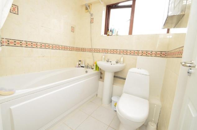 Guest house Large With Balcony Overlooking *