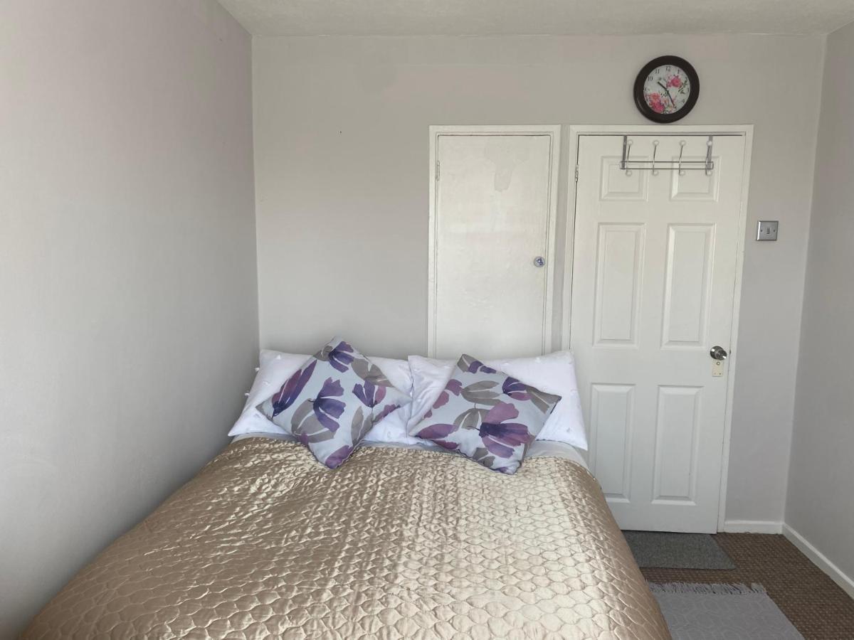 One Double Bedroom In A Shared
