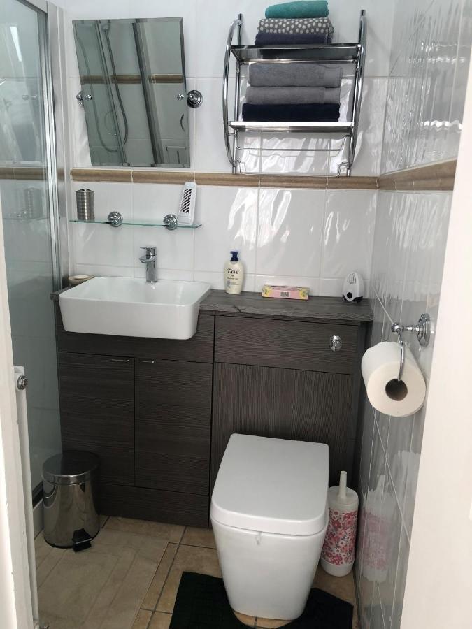 Lynton Road Apartment