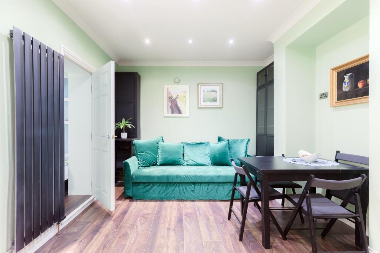 Stylish 2-bed In Apartment