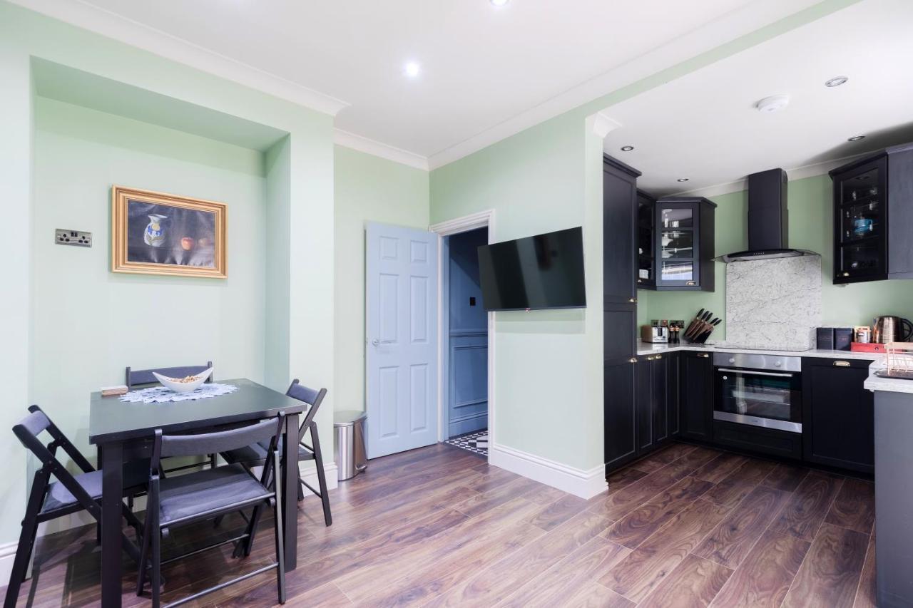 Apartment Stylish 2-bed In London