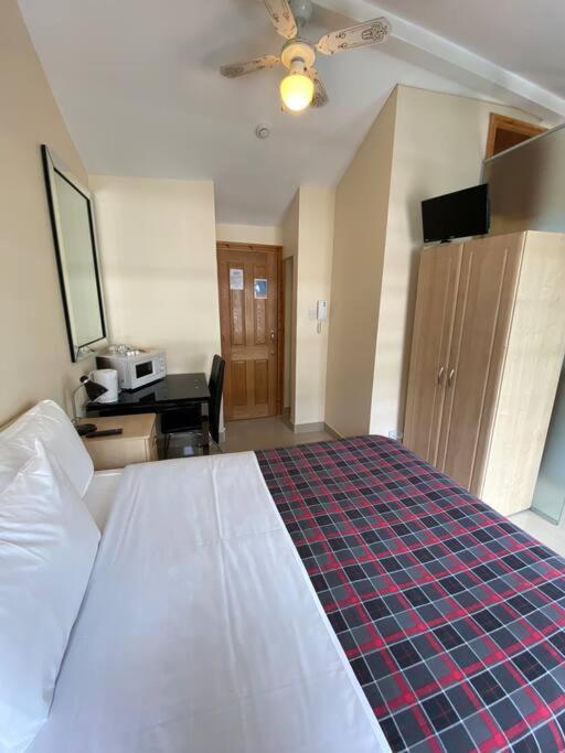 Apartment To Let In Covent Garden With Kitchen *