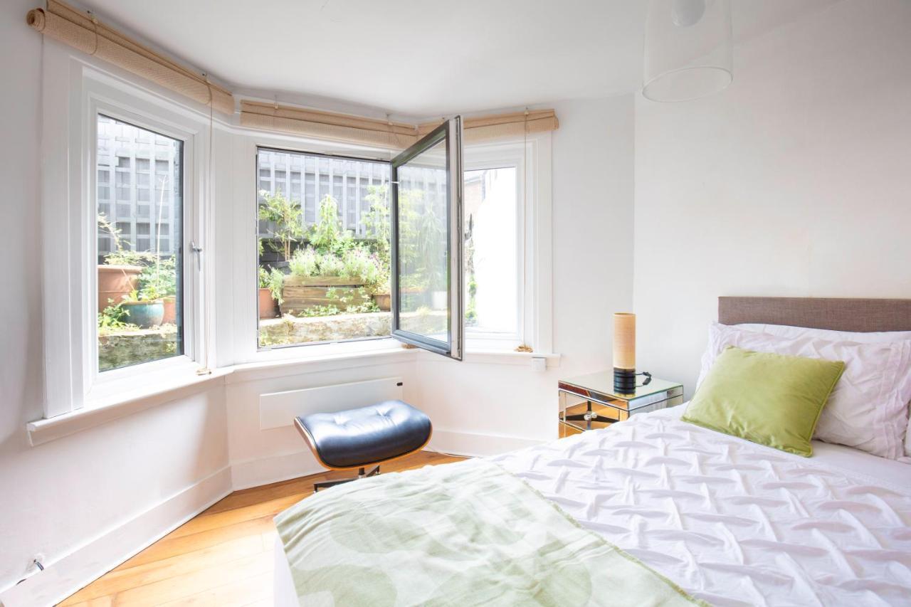 Modern Flat With King Bed, Garden & Outdoor Dining Appartement