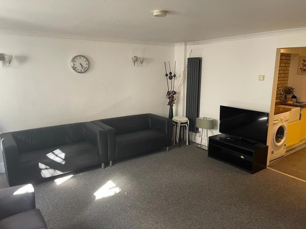 Entire 2-bedroom Flat In Camden