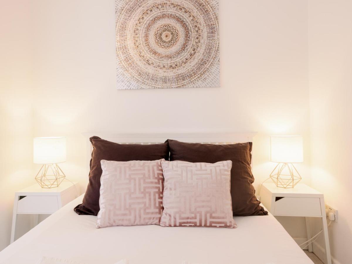 Apartamento Spacious Flat In South With Balcony - Pass The Keys *
