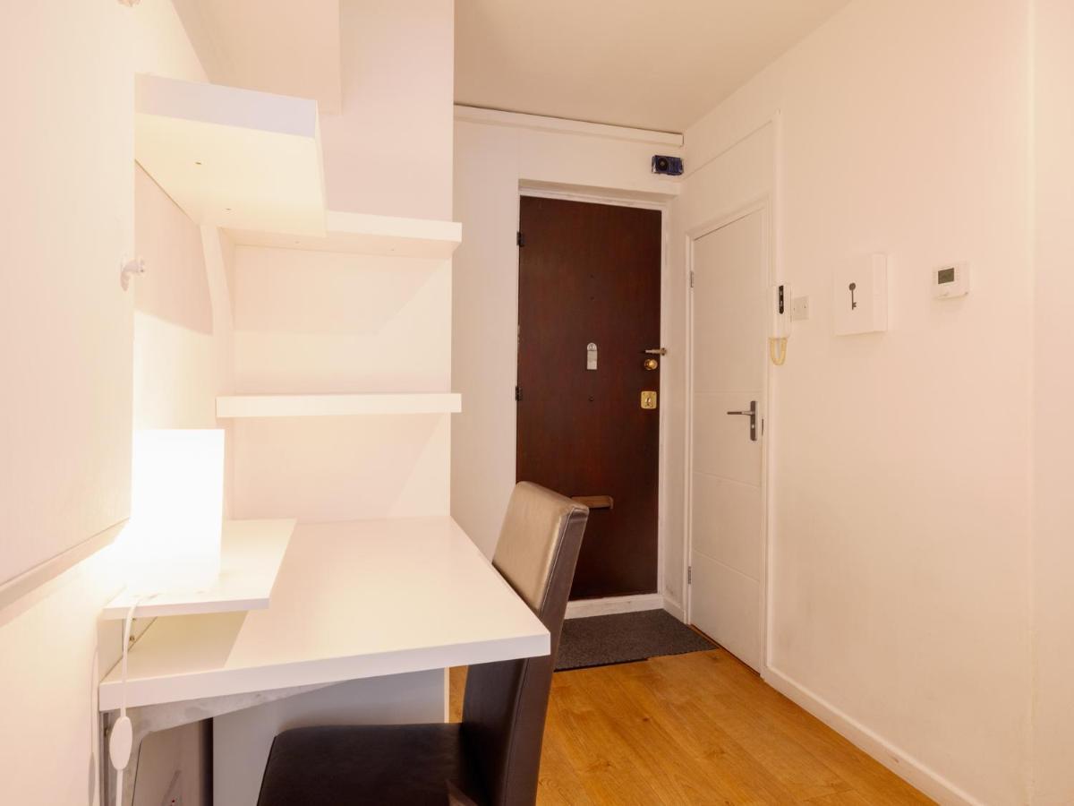 Spacious Flat In South With Balcony - Pass The Keys Apartamento *