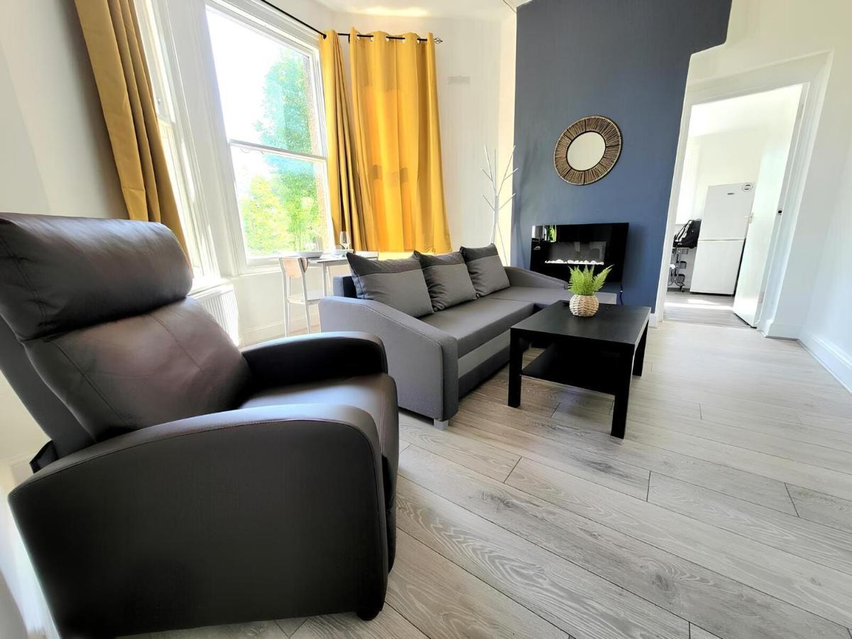 Apartment Contemporary 2 Bedroom *