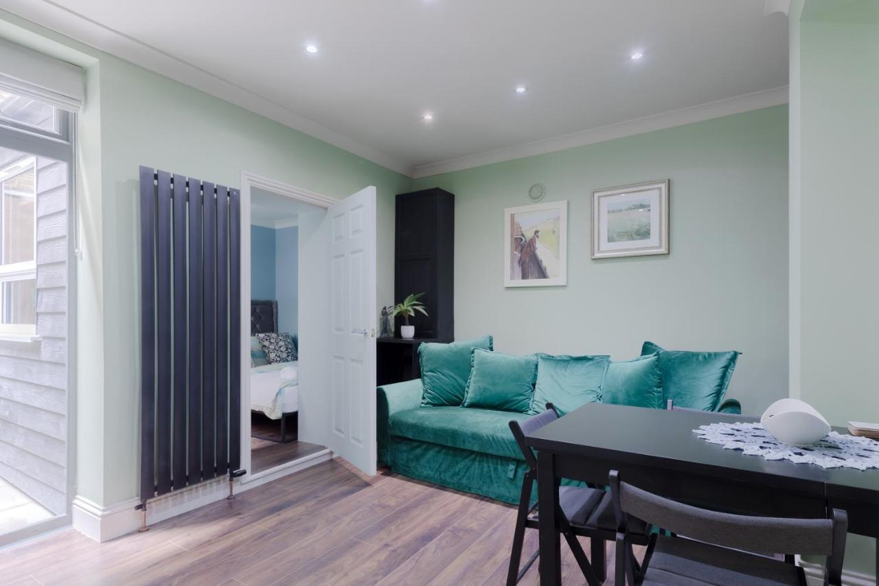 Apartment Stylish 2-bed In London
