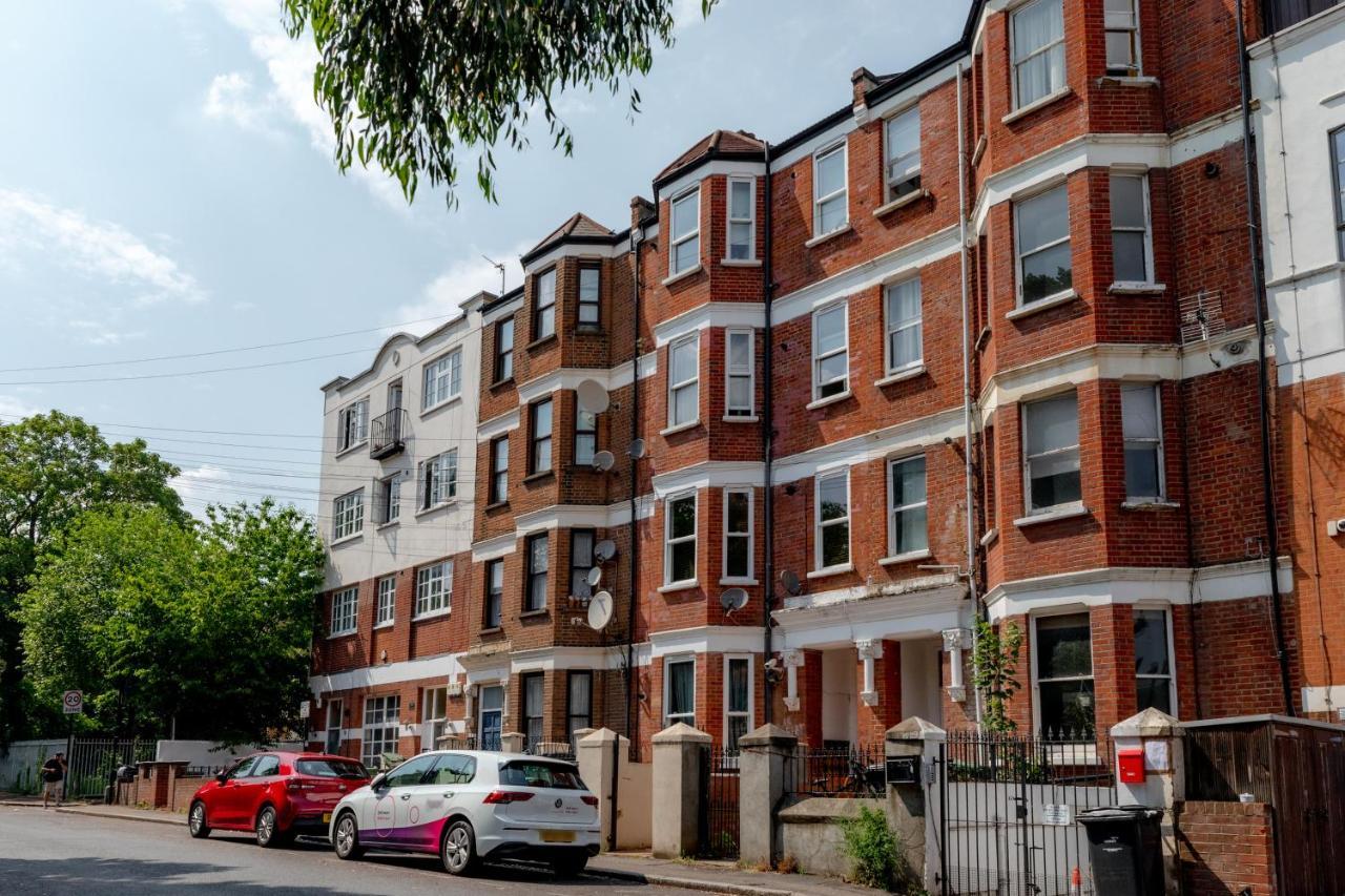 Stylish 2-bed In Apartment London