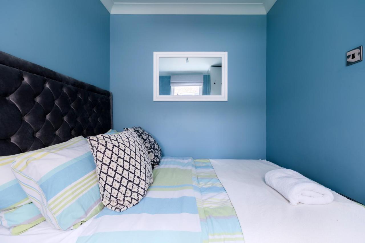 Stylish 2-bed In Apartment