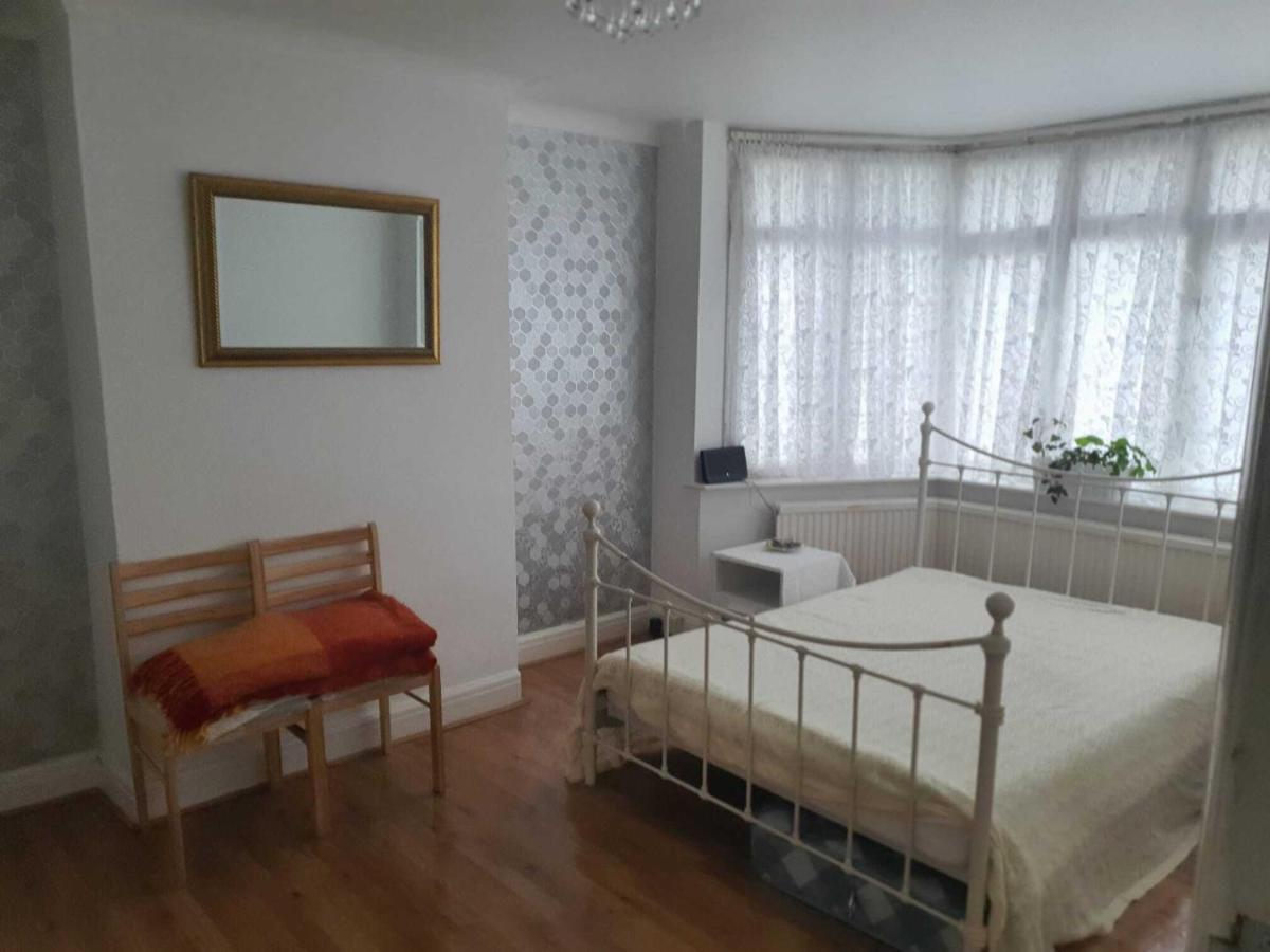 Grey Double Bedroom Appartement Londres