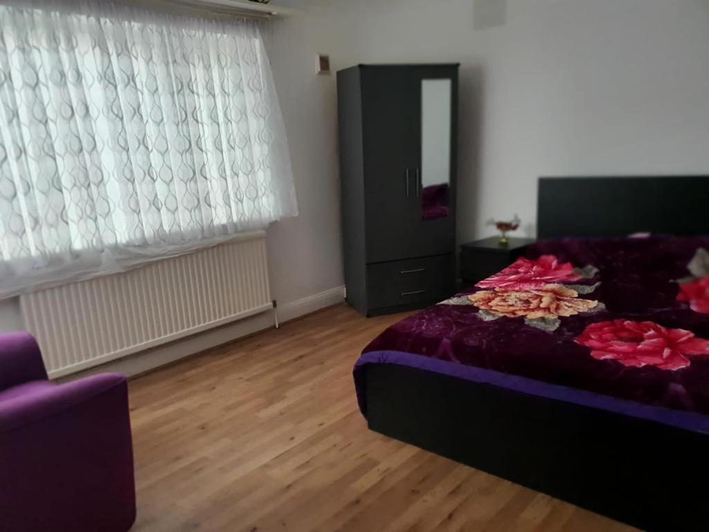 Grey Double Bedroom Appartement *