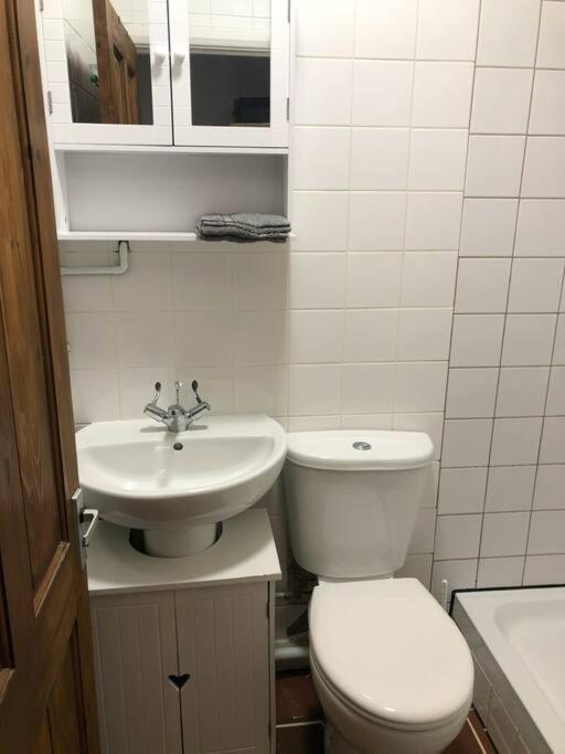 Entire Private House In The Heart Of Appartement Londen