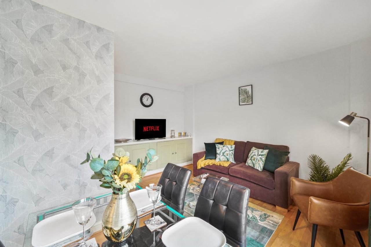 One Bedroom By Dream Key Short Lets & Long Lets Chelsea With Free Wi-fi And Netflix Londen