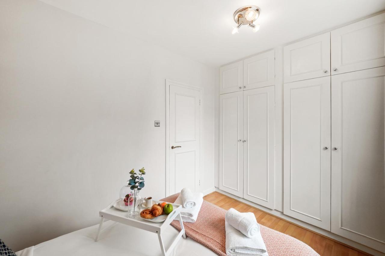 One Bedroom By Dream Key Short Lets & Long Lets Chelsea With Free Wi-fi And Netflix * Londen