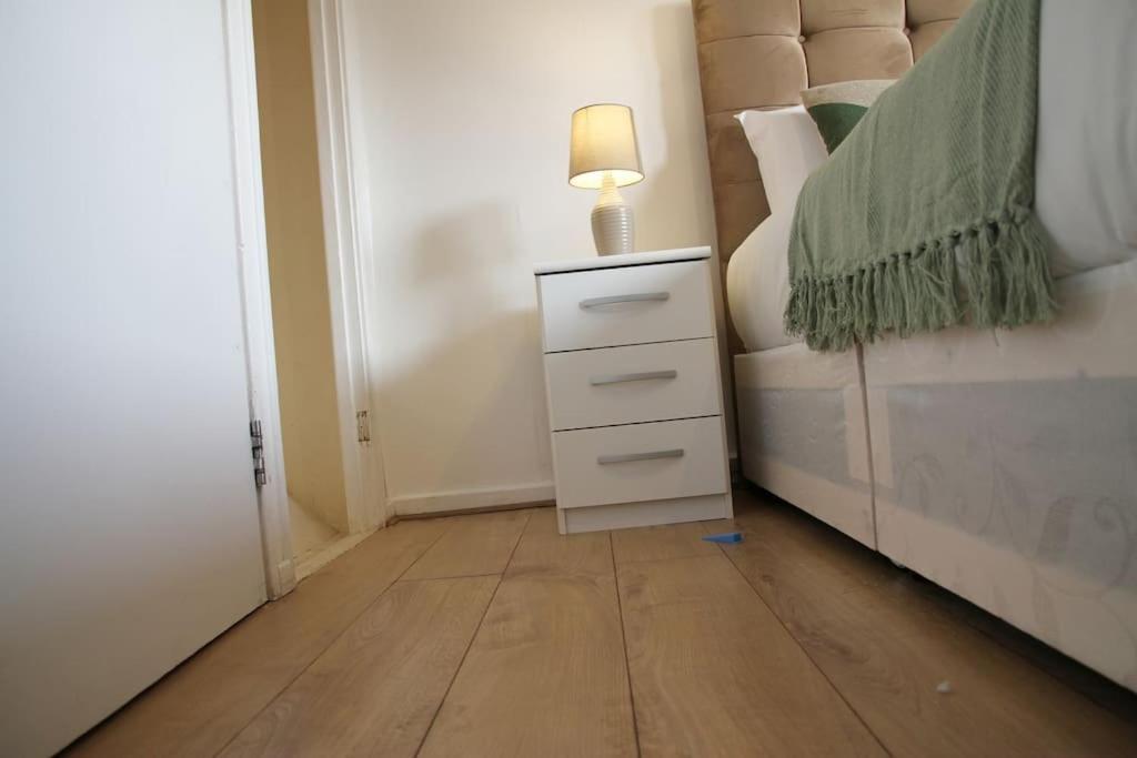 Ensuite With Kitchen Modern Large Double-bed In Zone 2 * Londen