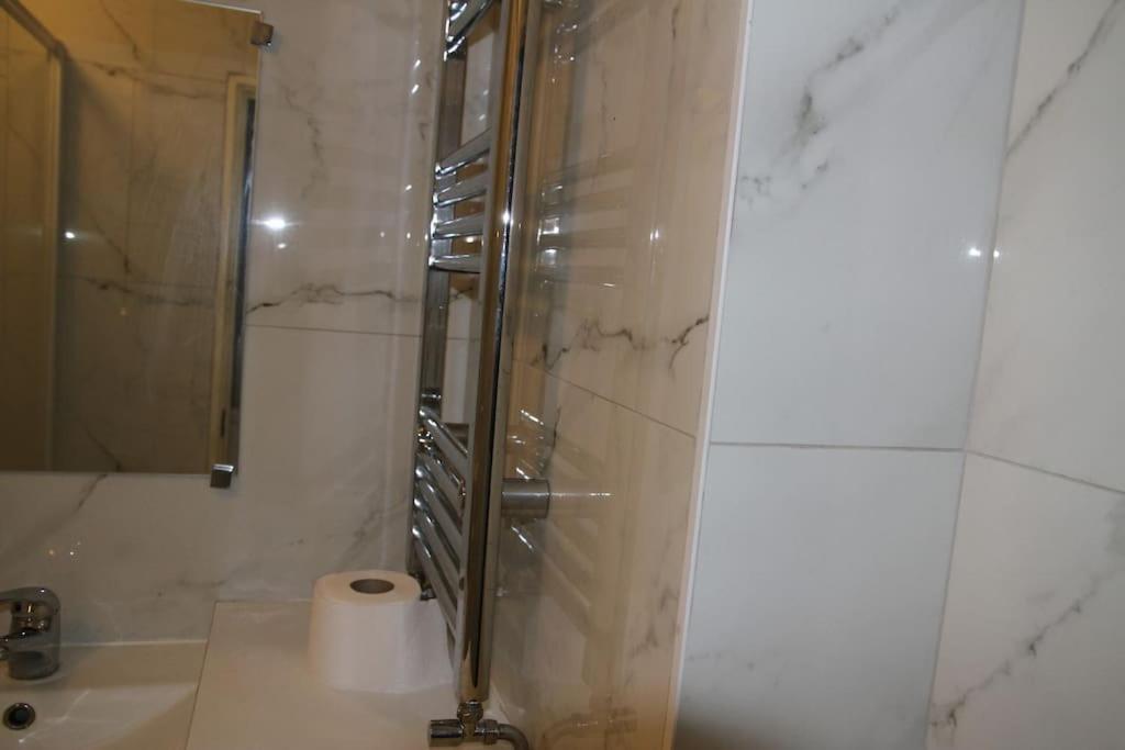 Ensuite With Kitchen Modern Large Double-bed In Zone 2 Appartement Londen