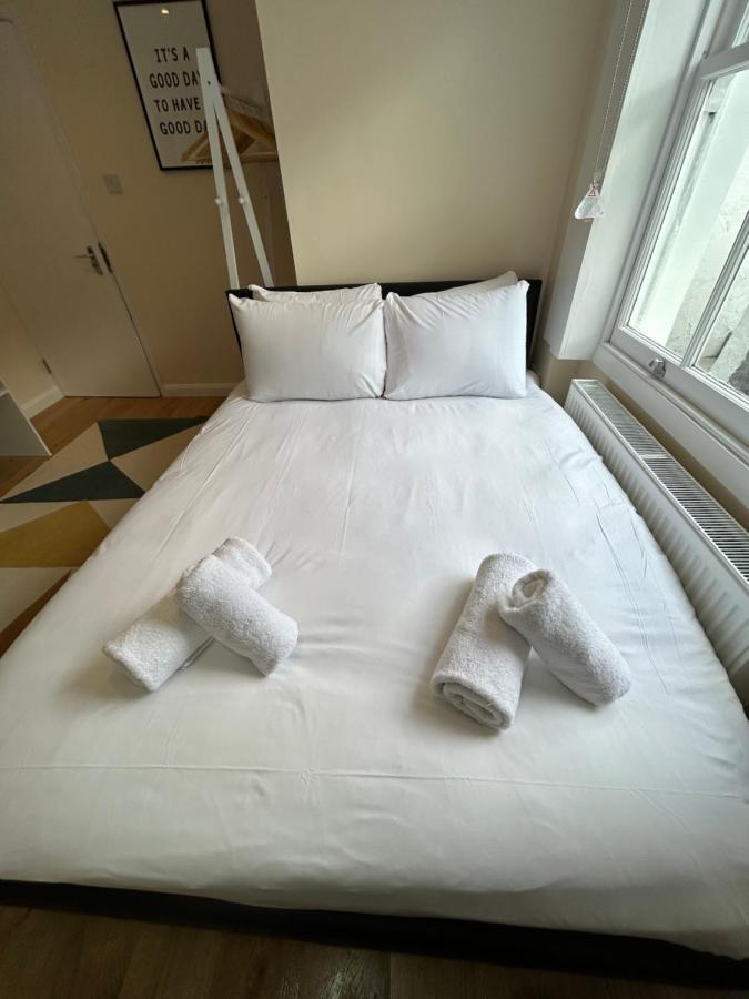 Flat 1, 128a Belsize Road Nw6 4bg Apartamento Londres