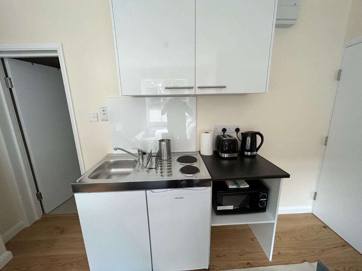 Flat 1, 128a Belsize Road Nw6 4bg *