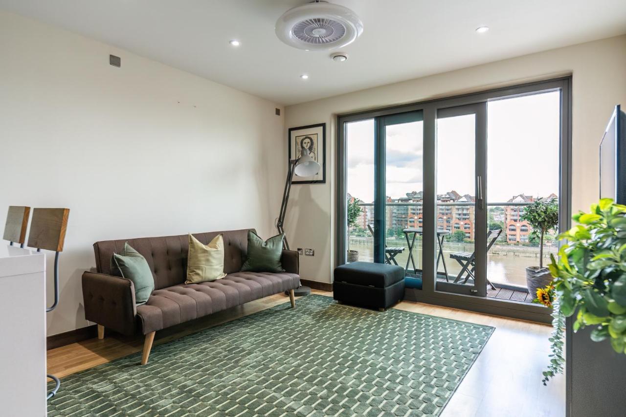 Apartment Livestay-stunning With Private Balcony & River Views London