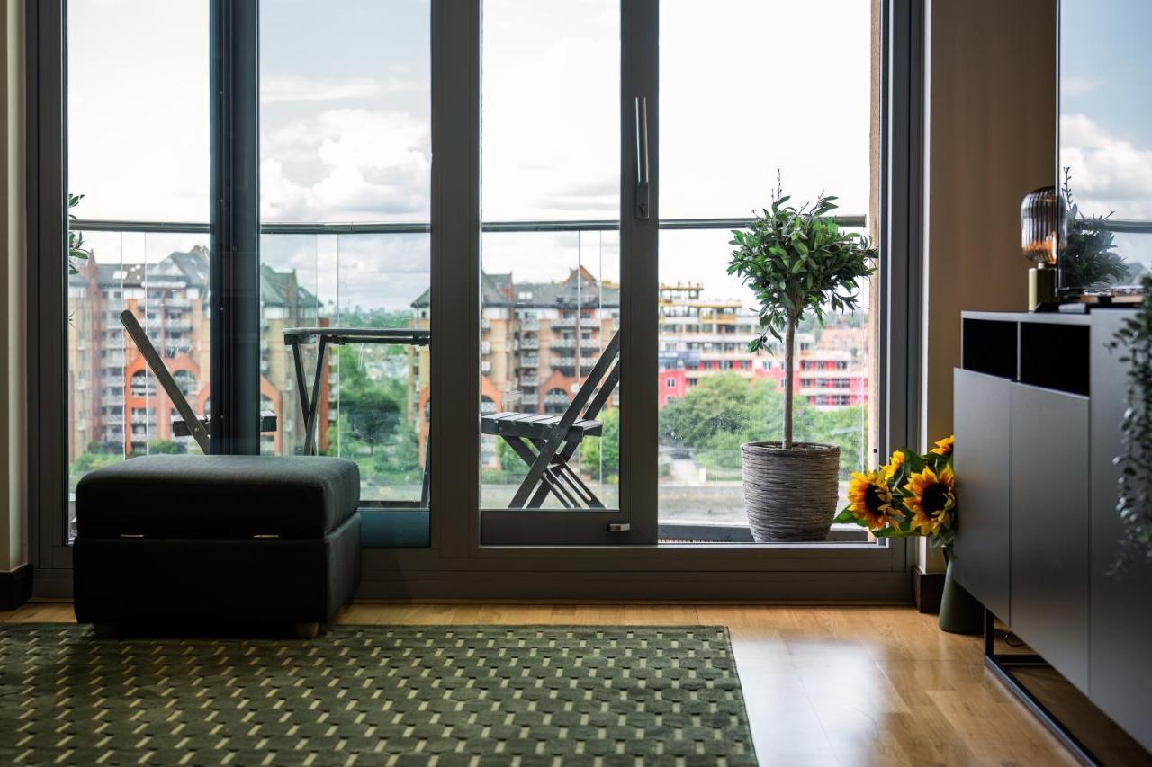 Livestay-stunning With Private Balcony & River Views Apartment