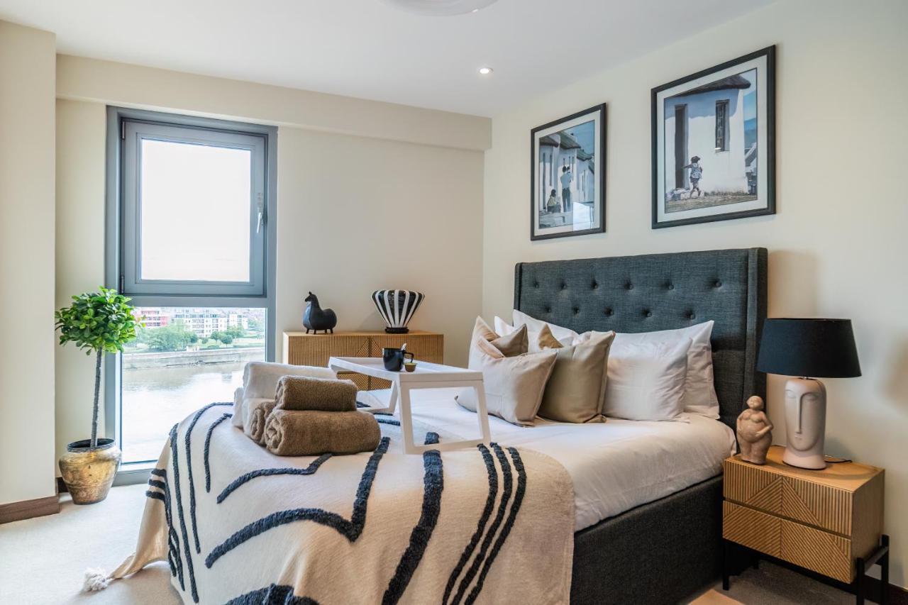 Apartment Livestay-stunning With Private Balcony & River Views