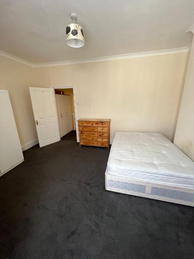 East 2 Bedroom * Londres