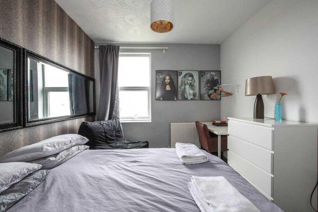 Apartment Large Modern With Garden Sleeps 10 Guests *