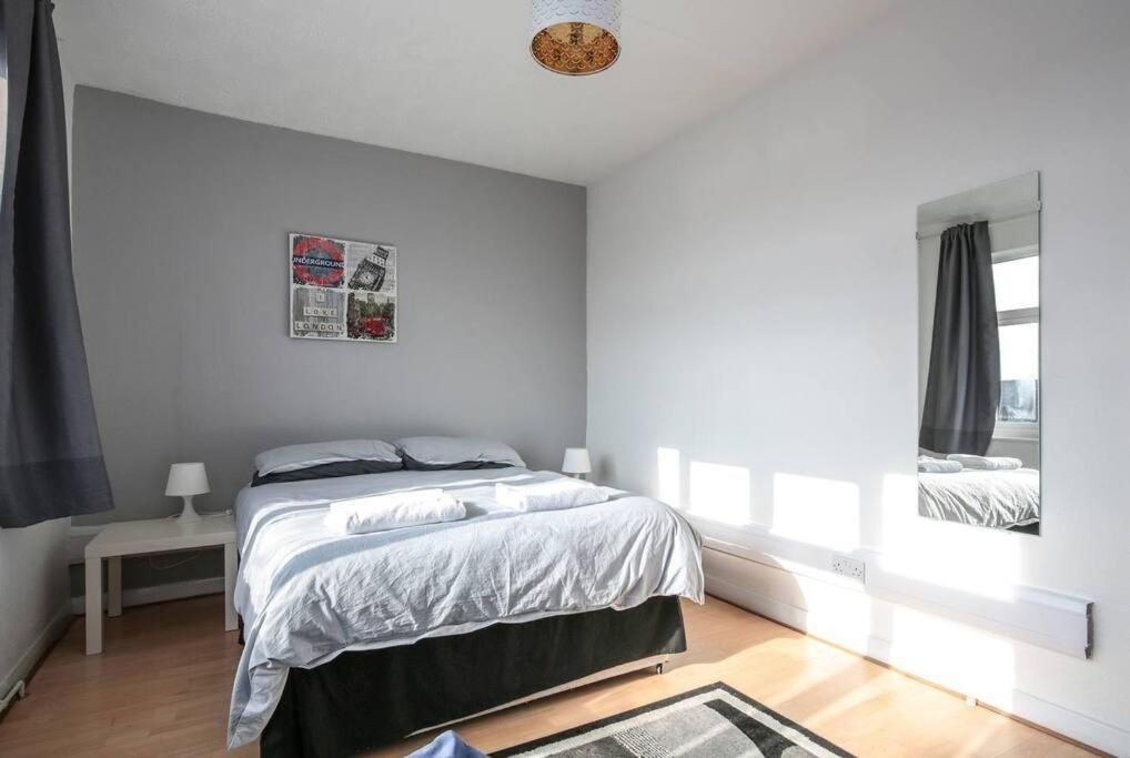 Large Modern With Garden Sleeps 10 Guests *