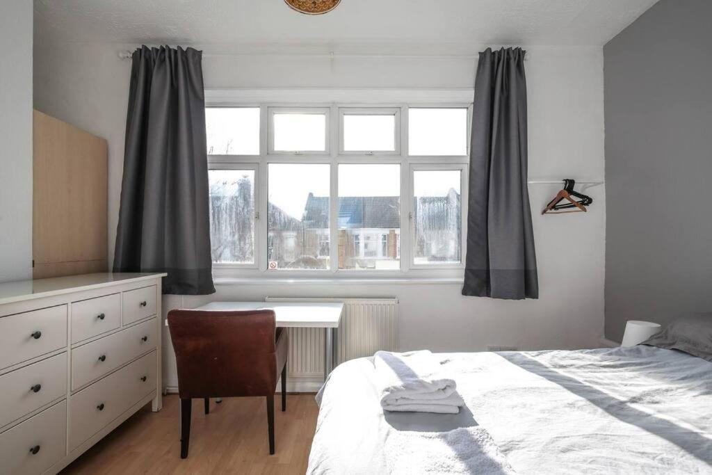 Large Modern With Garden Sleeps 10 Guests Apartment