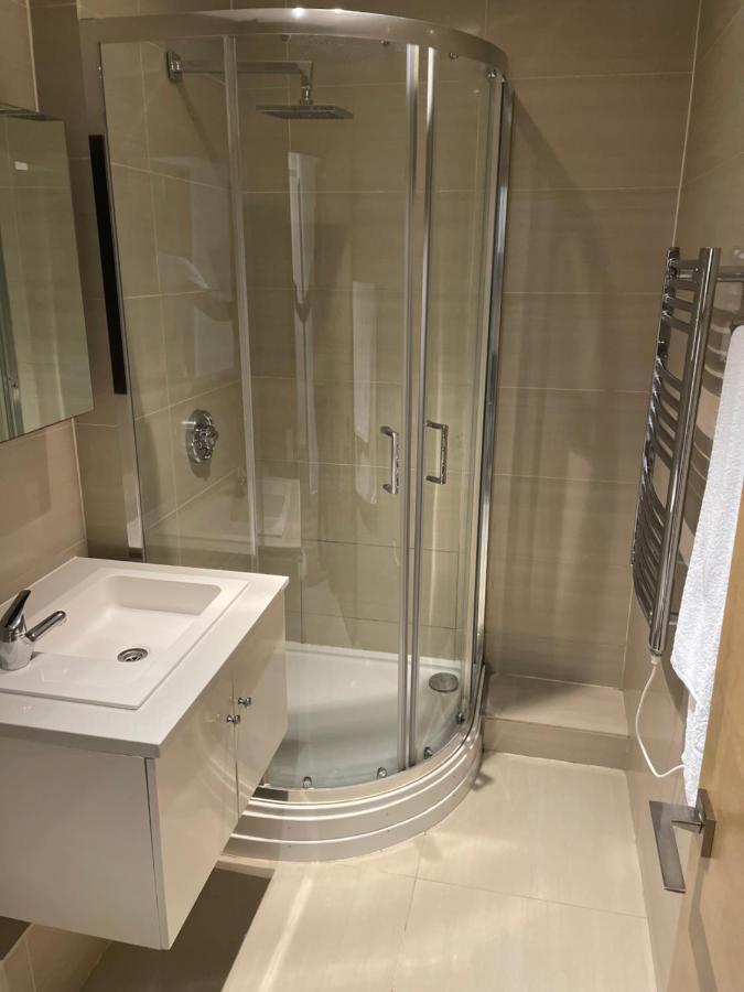 Mac-stephneil Homes Appartement *