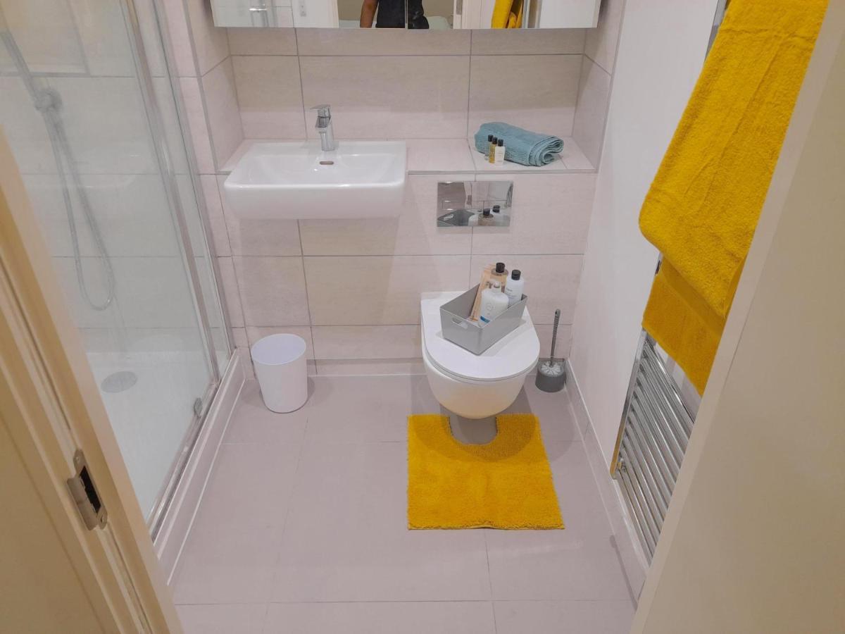 Apartamento Two Bedroom Near Southall Station! Londres