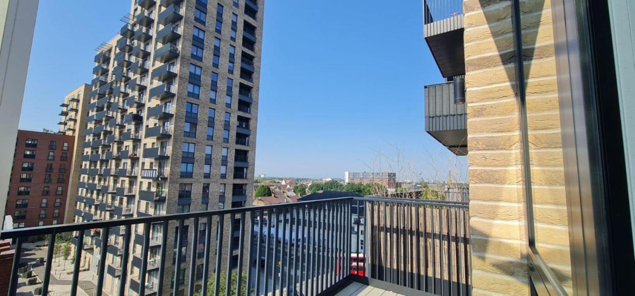 Two Bedroom Near Southall Station! Londres