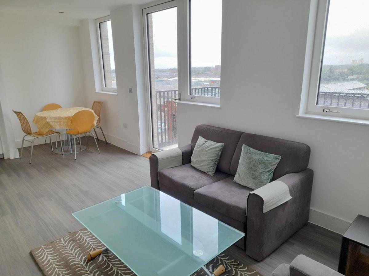 Two Bedroom Near Southall Station! Apartamento Londres