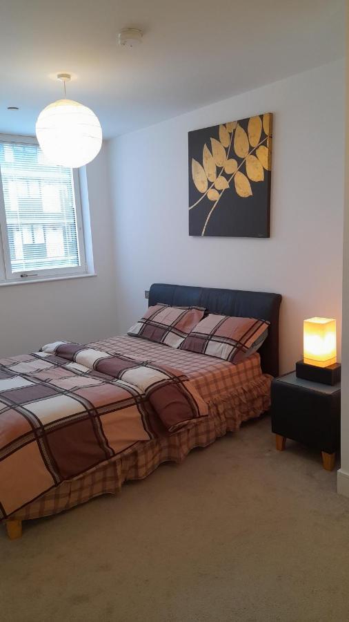 Two Bedroom Near Southall Station! * Londres