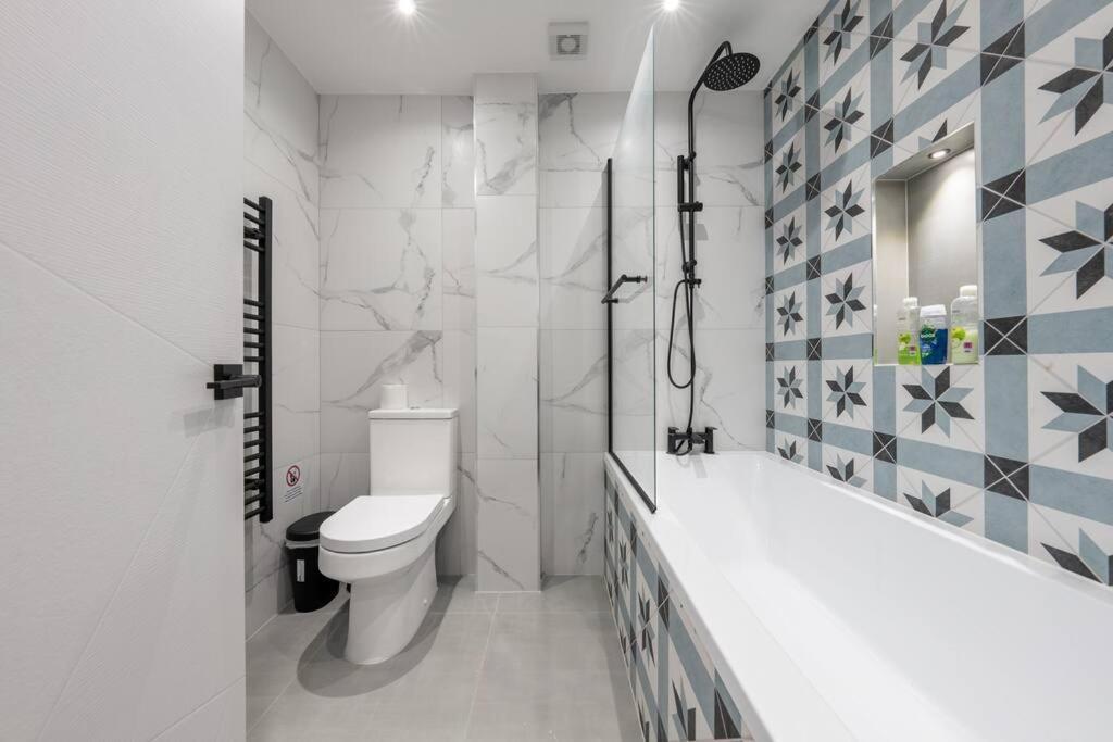 1 - North West Brand New Loft Apartment *