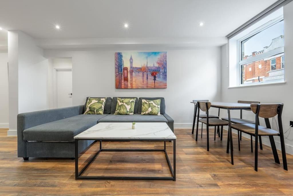 1 - North West Brand New Loft * London