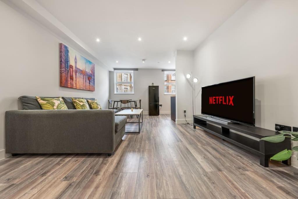 1 - North West Brand New Loft Apartment *