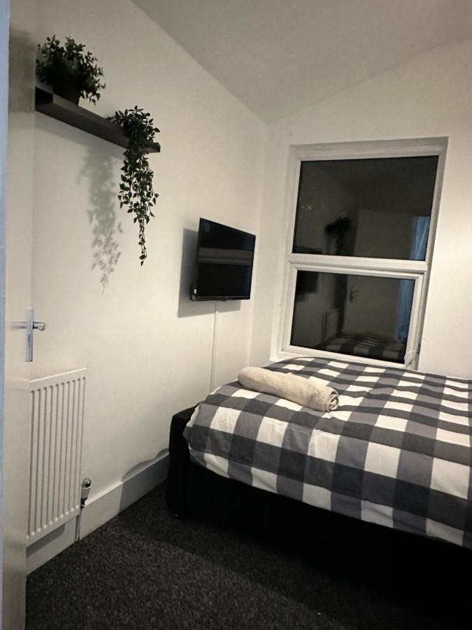 3 Bedroom House With Garden In Tottenham *
