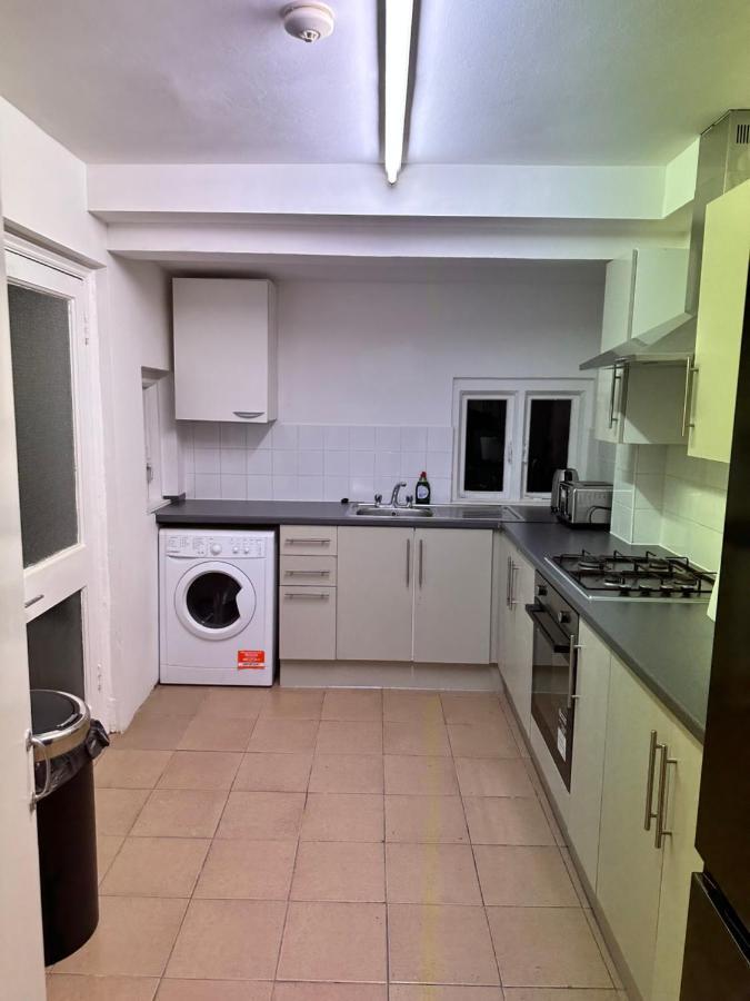 3 Bedroom House With Garden In Tottenham Casa de férias Londres
