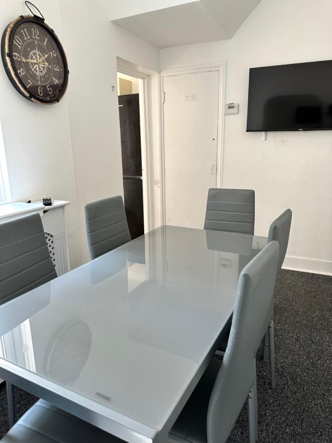 Casa de férias 3 Bedroom House With Garden In Tottenham *