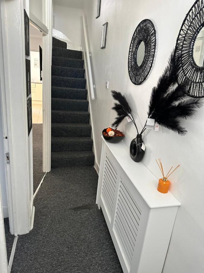 3 Bedroom House With Garden In Tottenham