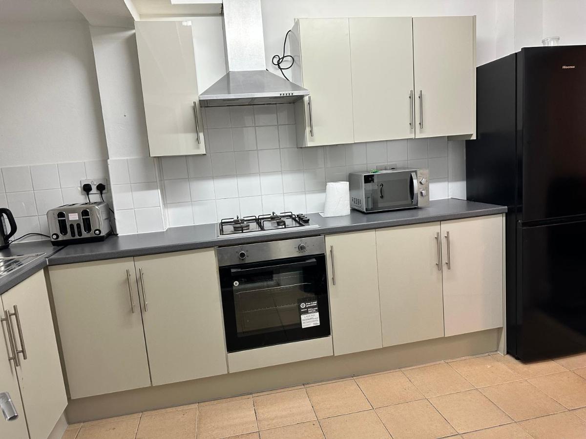 3 Bedroom House With Garden In Tottenham * Londres