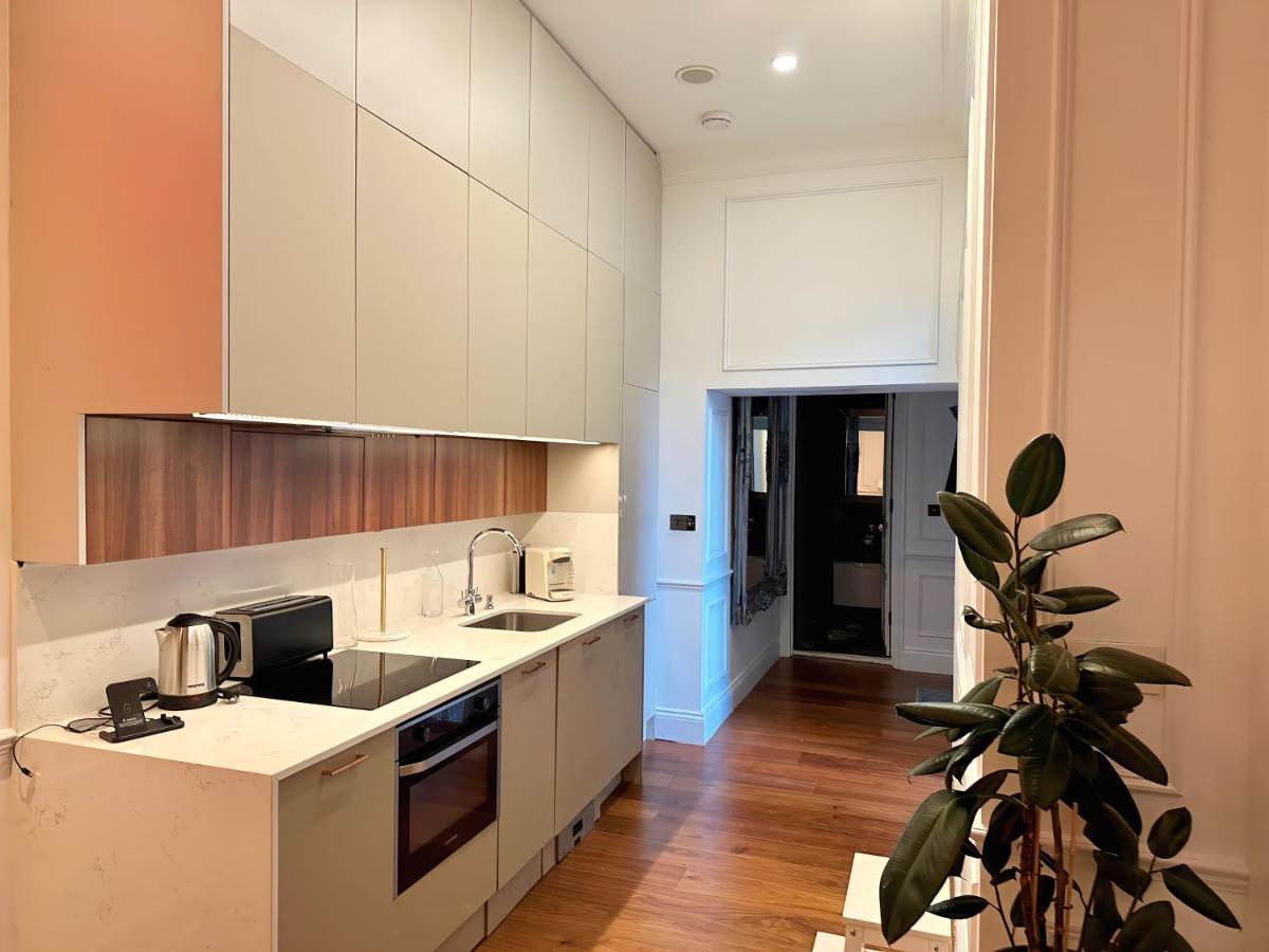 Luxurious 2-bedroom, 2-bathroom Paddington Retreat With En-suite Tv Bed