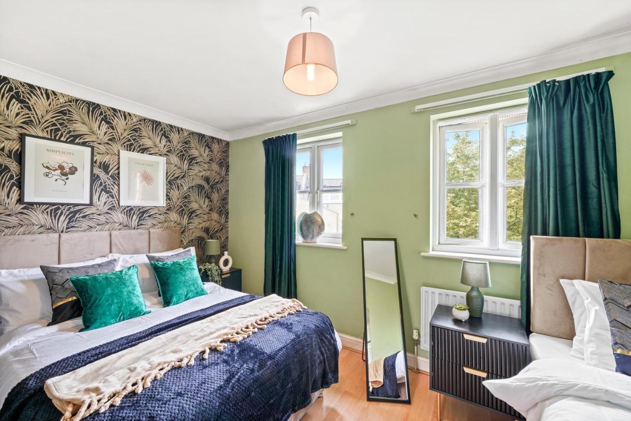 Сasa de vacaciones Stunning Central 2 Bed Parking & Garden