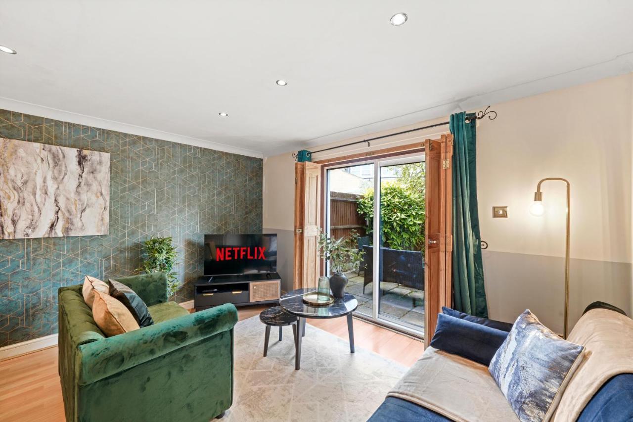 Stunning Central 2 Bed Parking & Garden *