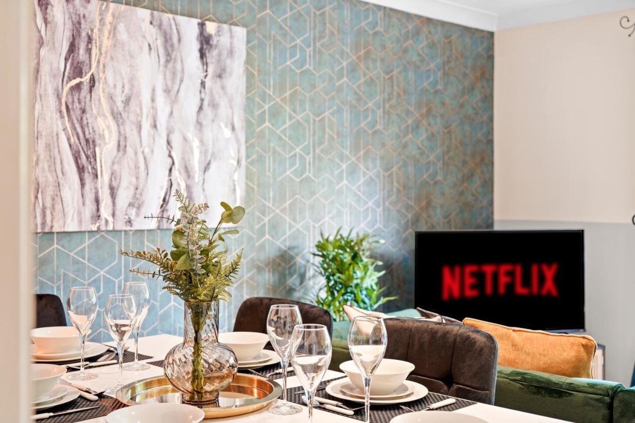 Сasa de vacaciones Stunning Central 2 Bed Parking & Garden